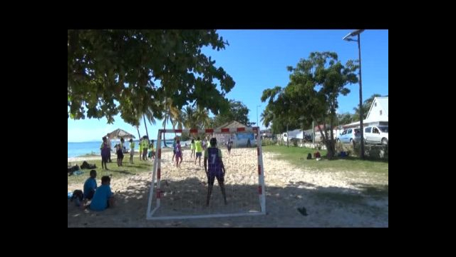 rencontre hand ball organisé par l'UNSS sur la plage du 3ème Pont