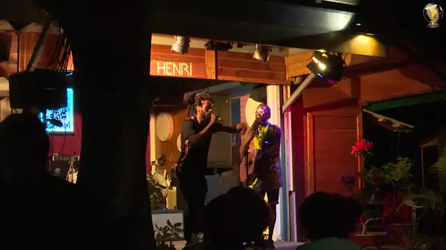 Les ''concerts silencieux'' Chez Henri - Esy Kennenga et son carnet de voyage