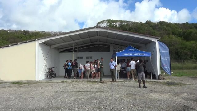 2 avions CASA à l'aérodrome  : ITV du Lieutenant Jean-Philippe