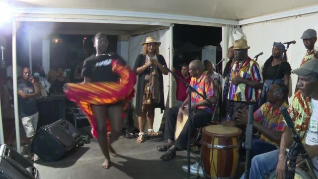 On danse en rythme au son du gwoka parfait pour le verbe rythmer